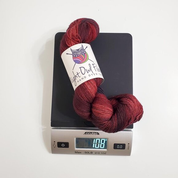 Night Owl Fibers Hand Dyed Yarn Queen of Hearts Superwash Merino Nylon 100g 463y - Picture 5 of 8